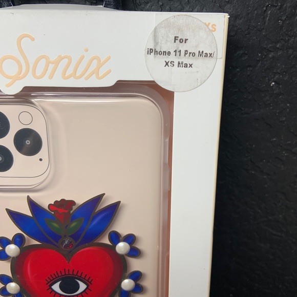 Sonix iPhone 11 Pro Max case - Picture 3 of 4